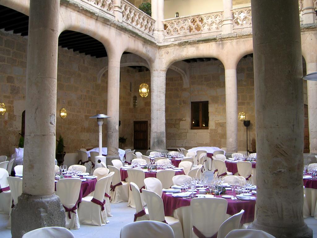 Topas Posada Real Castillo Del Buen Amor מסעדה תמונה